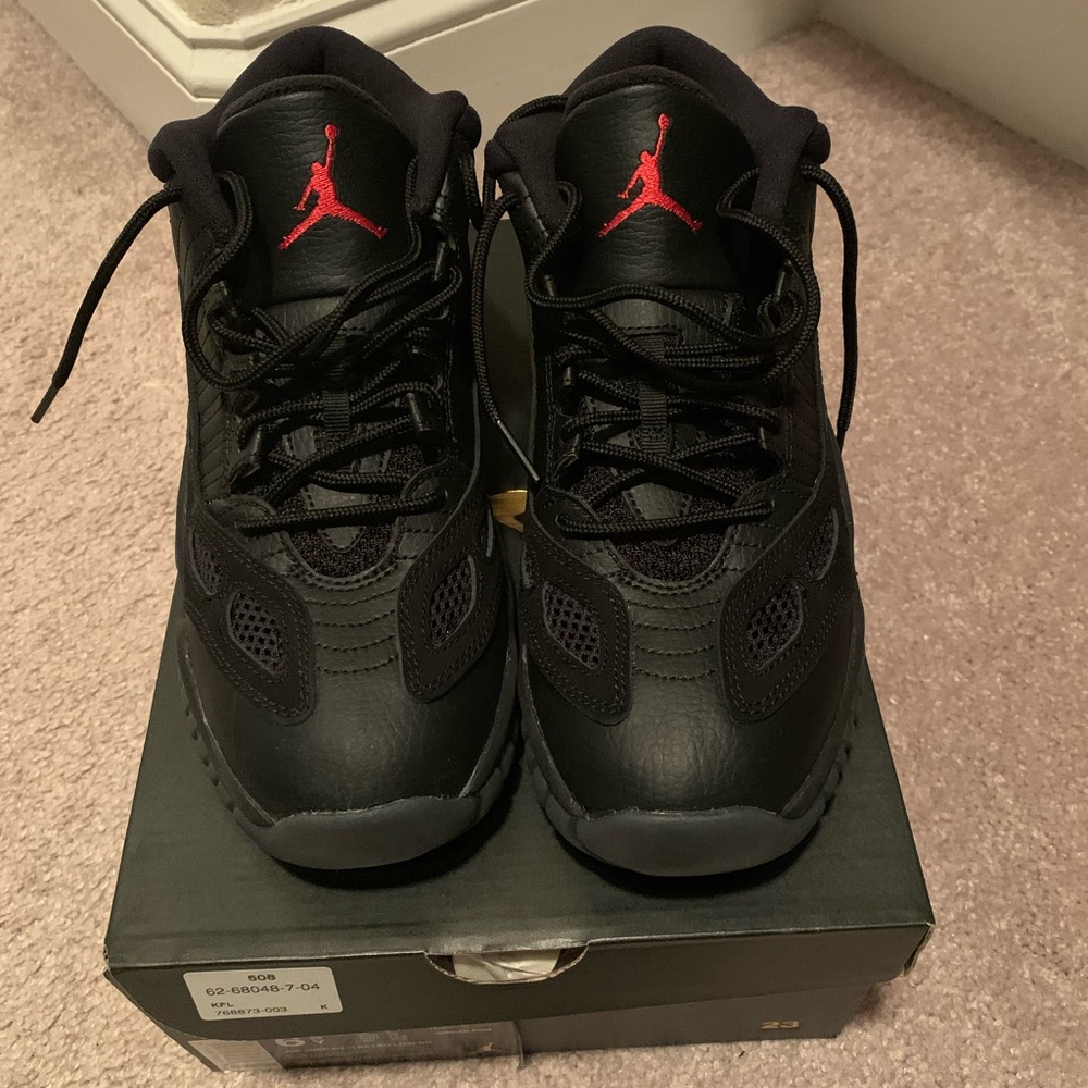 Air Jordan 11 Retro Low BG.